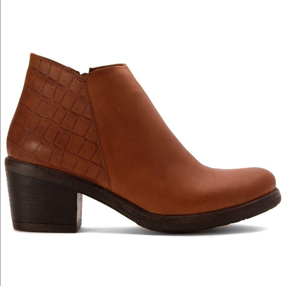 Luggage Leather Snake Print Heel Block Heel Boots - Picture 6 of 7